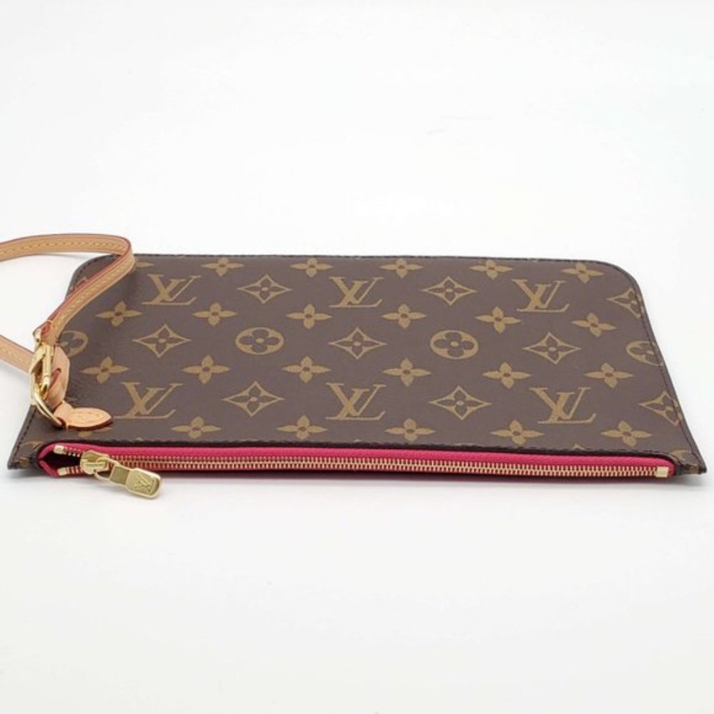 Authentic Louis Vuitton Wristlet / Clutch Monogram - Picture 3 of 13